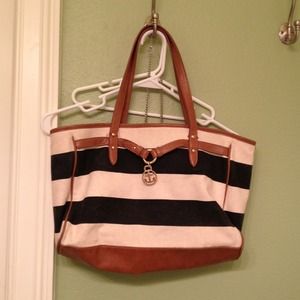 TOMMY HILFIGER TOTE BLACK AND WHITE STRIPES