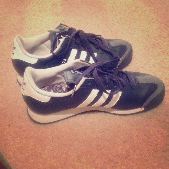 Adidas Samoa sneakers sz 6 yth