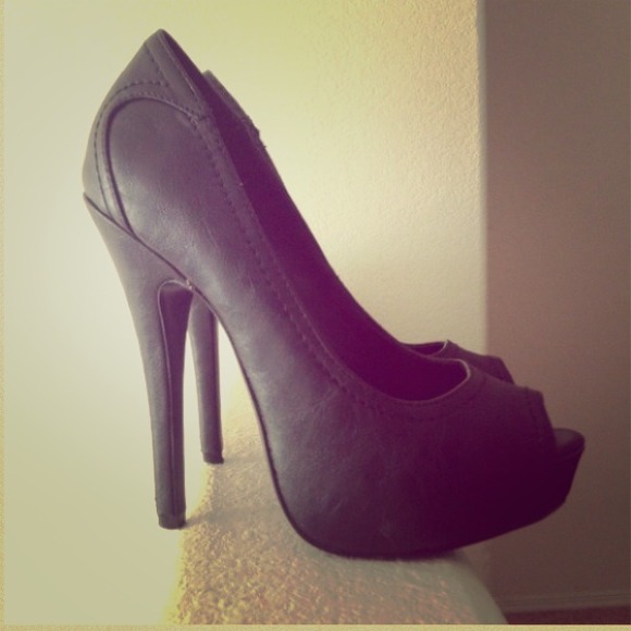 Black Sheikh Heels