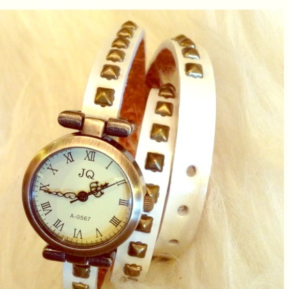 Bundle anchor bracelet and white wrap watch