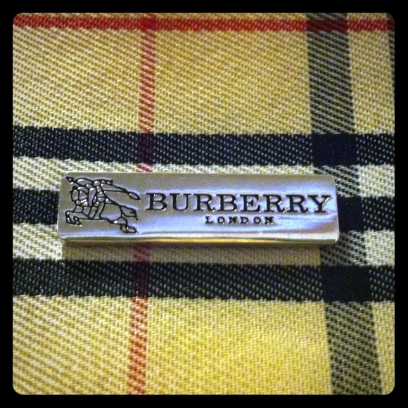 This is a Burberry London bag!