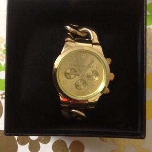 💢BUNDLE💢Beautiful gold watch and Gray sandals