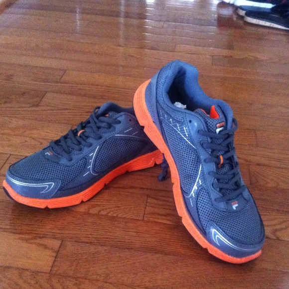 💢💢Sold💢💢Men's FILA grey and orange shoes