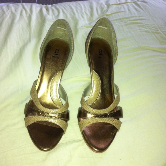 Gold and cream Summer heels!