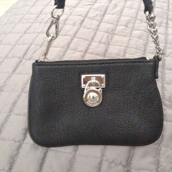 ✨👛Authentic Michael Kors clutch👛✨