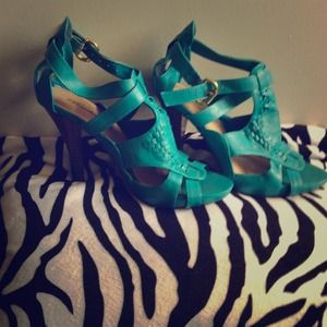 Turquoise snappy saddle