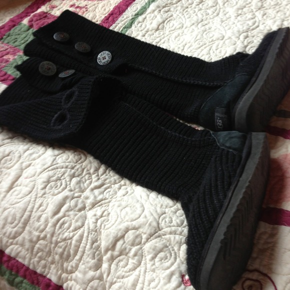 UGG Boots - Traded.... Black UGGs. Sz 8 pre-loved.