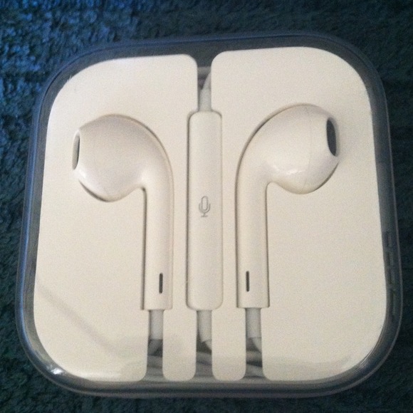Apple iPhone 5 headphones only used once