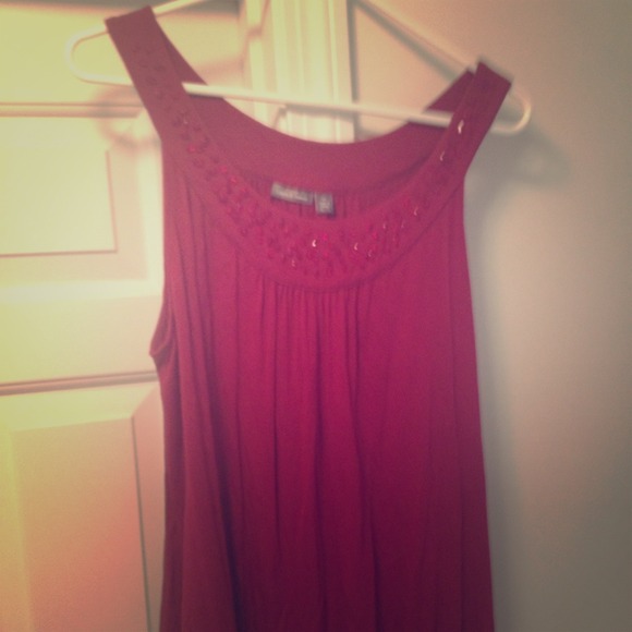 Cute tank w beads & tie bottom !!