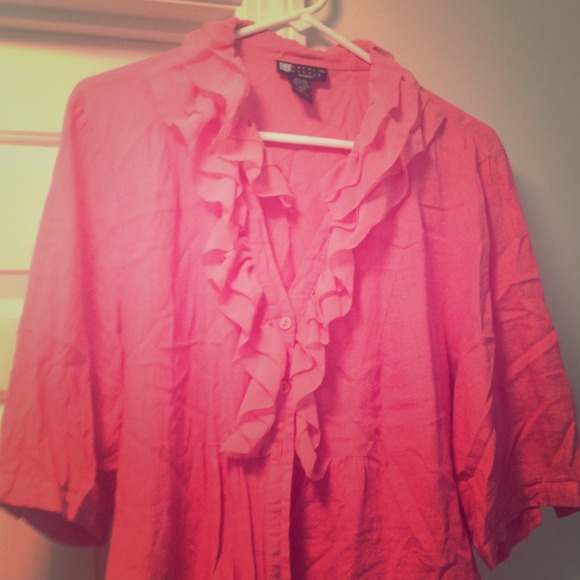 Very cute pink linen ruffle top. Size 2x.