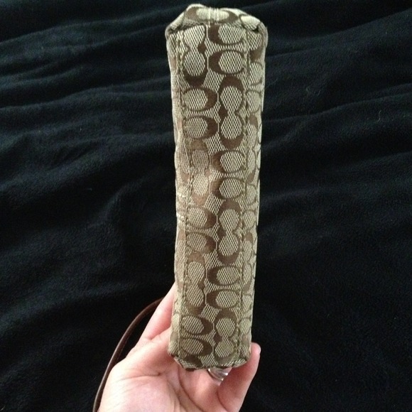 Coach wristlet - Picture 4 of 4