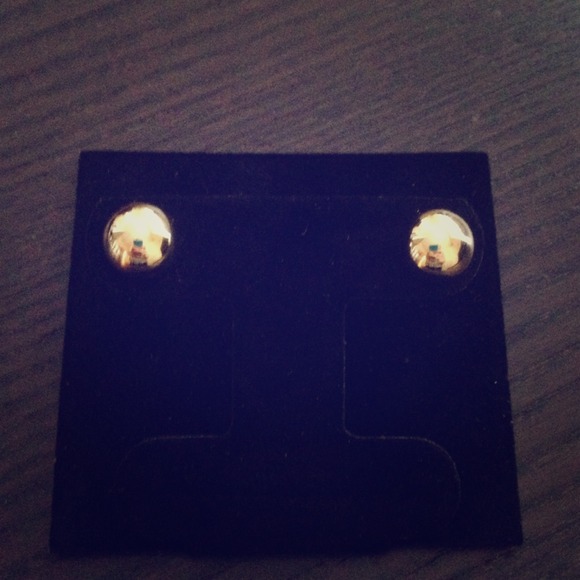 14kt yellow gold half ball stud