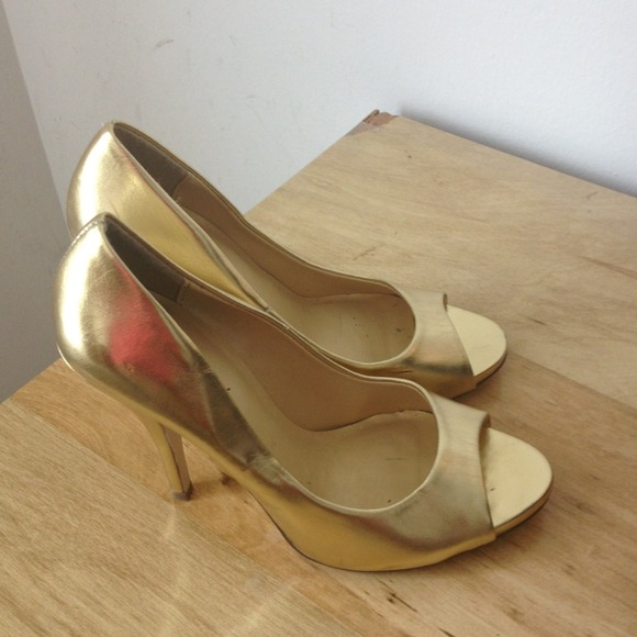 Shoes - Picture 2 of 3