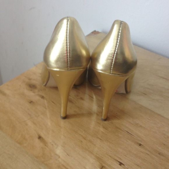 Shoes - Picture 3 of 3