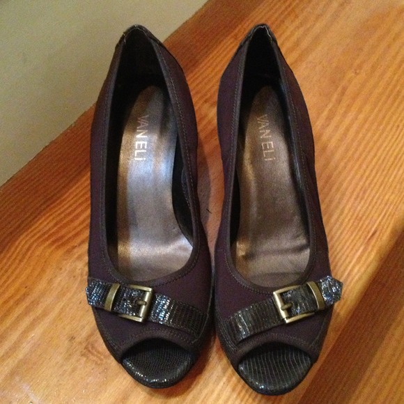 Cute brown wedge shoe