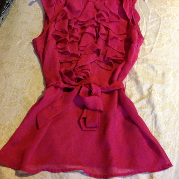 💥BUNDLED💥Magenta Ruffle Blouse