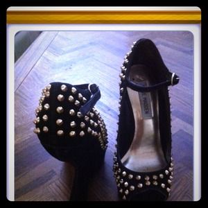⚠⚠Reduced ⚠⚠Studded Steve Madden heel less