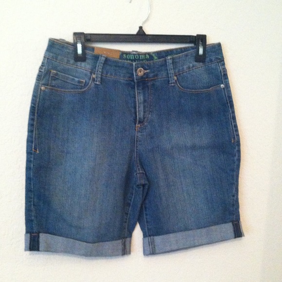 Womens Jean Bermuda length shorts. 5 pocket Sz 10