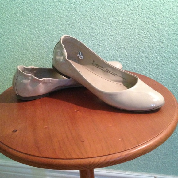 Shoes - Flats