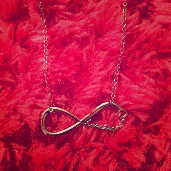 Silver directioner infinity necklace