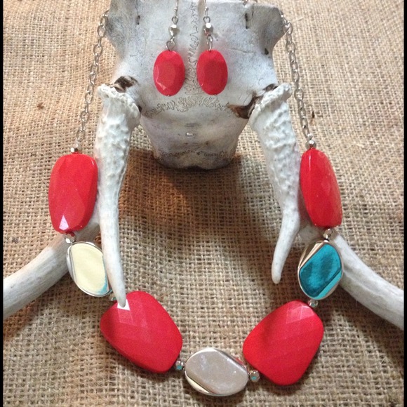 Red/Pink and Mirror Finished Beaded Necklace - Picture 1 of 1