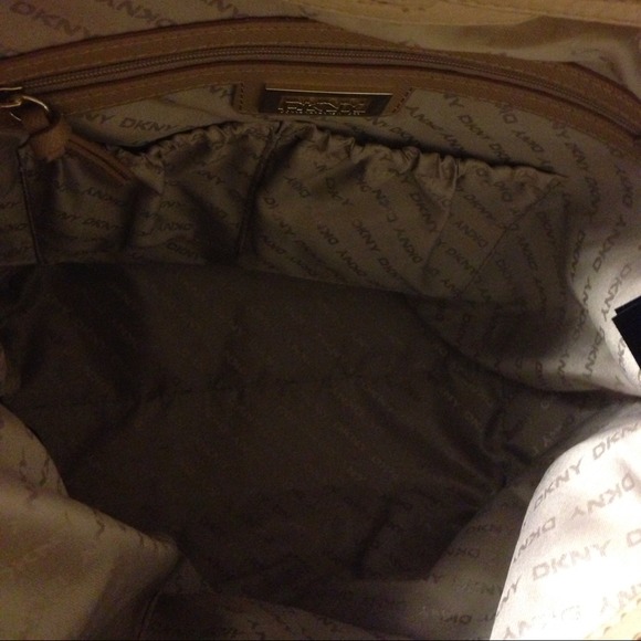 🔴SOLD🔴 DKNY Crosby - Picture 3 of 4