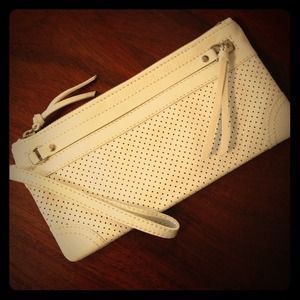 🚫 SOLD IN BUNDLE🚫 BR White Leather Clutch