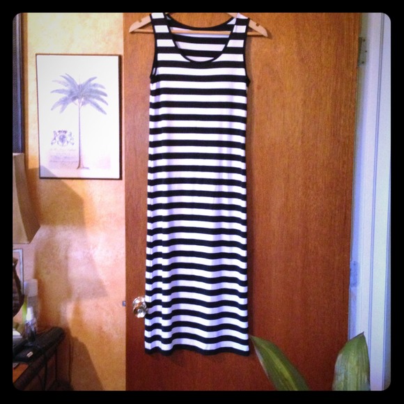 🎀BUNDLED!🎀Stripe Maxi Dress