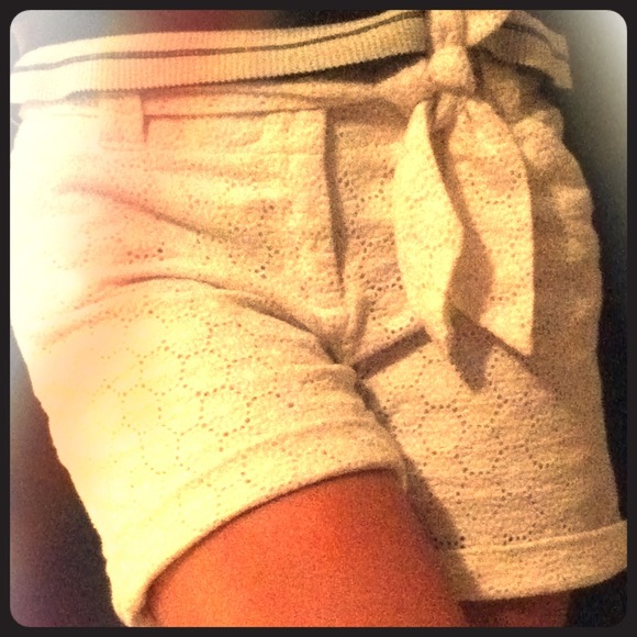 Awesome White House black market shorts! size 2