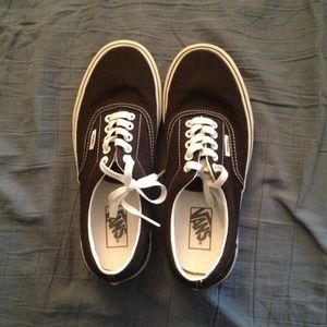 Black classic Vans size 9 (men's 7.5)