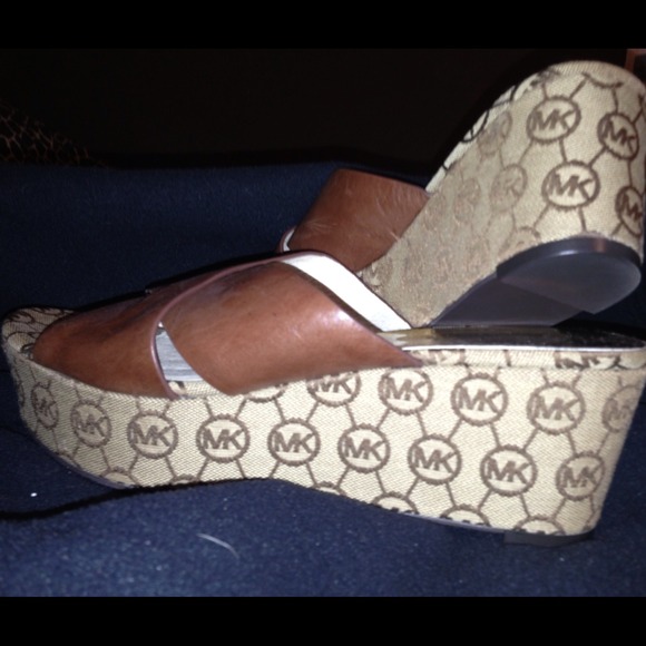 ❤️RESERVED❤️BRAND NEW Michael Kors wedge sandals!