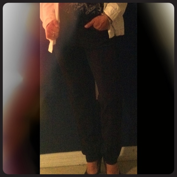 Black pants with pockets NWOT.