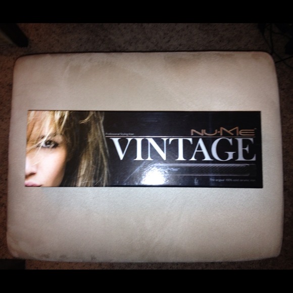 Brand new in box Nume Vintage flat iron. - Picture 1 of 2