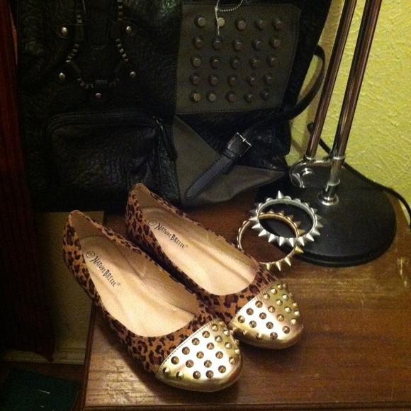 Leopard print gold tip stud flats - Picture 1 of 3