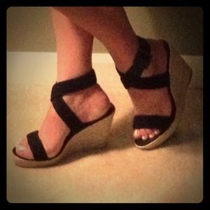 SOLD--Steve Madden inspired sandals