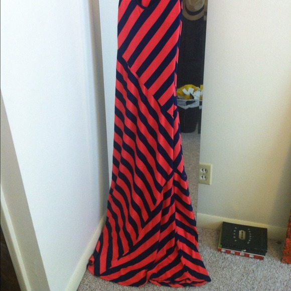 SOLD Maxi Dress - Picture 3 of 3