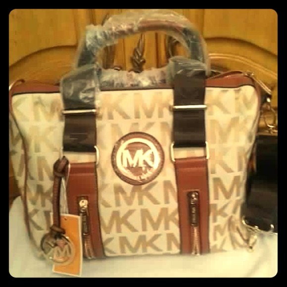 New Michael Kors medium size purse!