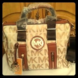 New Michael Kors medium size purse!