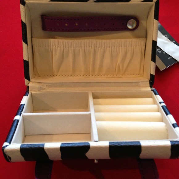 Mini Jewelry Case - Picture 2 of 2