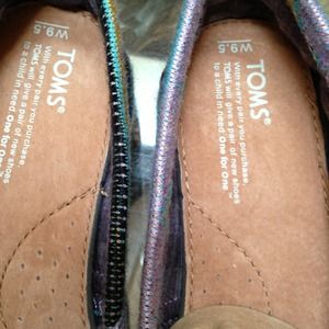 TOMS Shoes - New Toms shoes size 9.5 multi color and so cute TOMS Shoes - New Toms shoes size 9.5 multi color and so cute