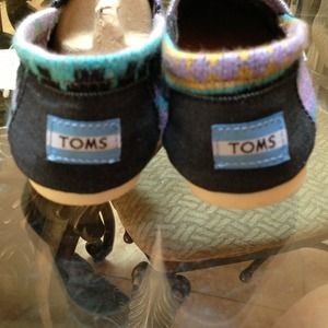 TOMS Shoes - New Toms shoes size 9.5 multi color and so cute TOMS Shoes - New Toms shoes size 9.5 multi color and so cute