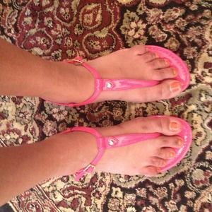 Pink patent leather w gold hardware thong sandals
