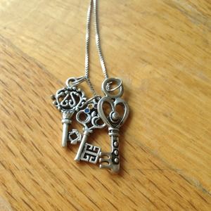 3 keys charm necklace