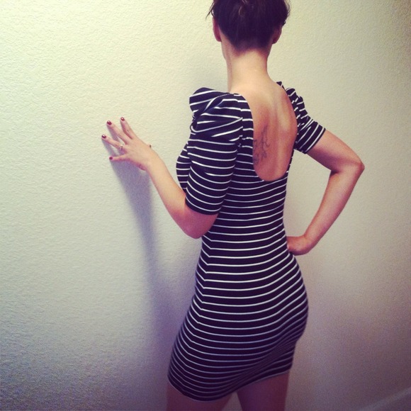 Low back puff shoulder dress xoxo cute