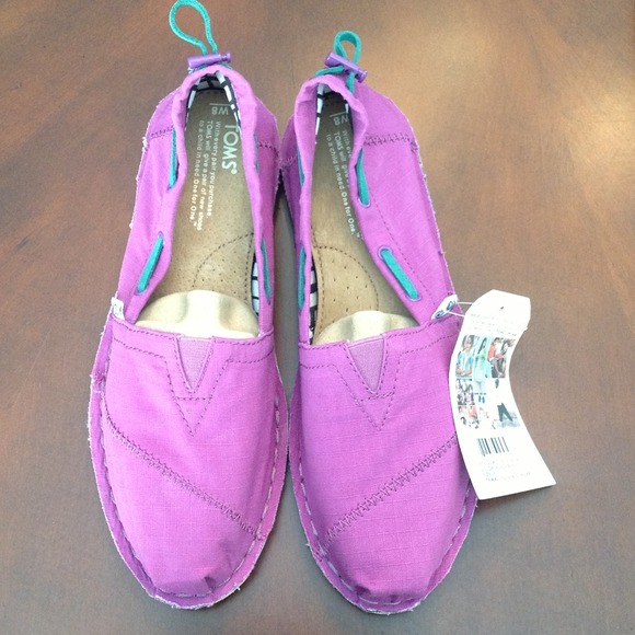 ❗SOLD❗TOMS