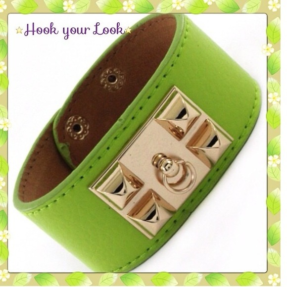 Bracelet - Picture 1 of 2