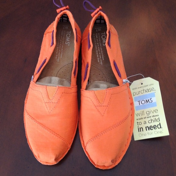 ❗SOLD❗TOMS