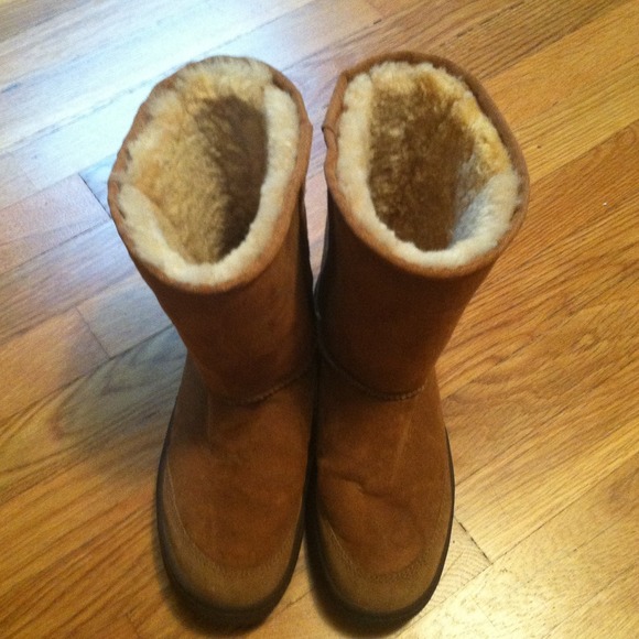 Weekend Sale! Uggs preloved worn 2x good condition