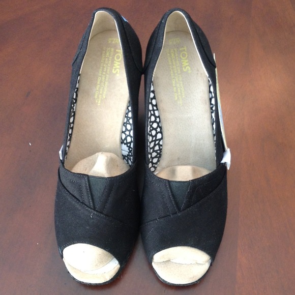 ❗SOLD❗TOMS