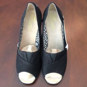 ❗SOLD❗TOMS